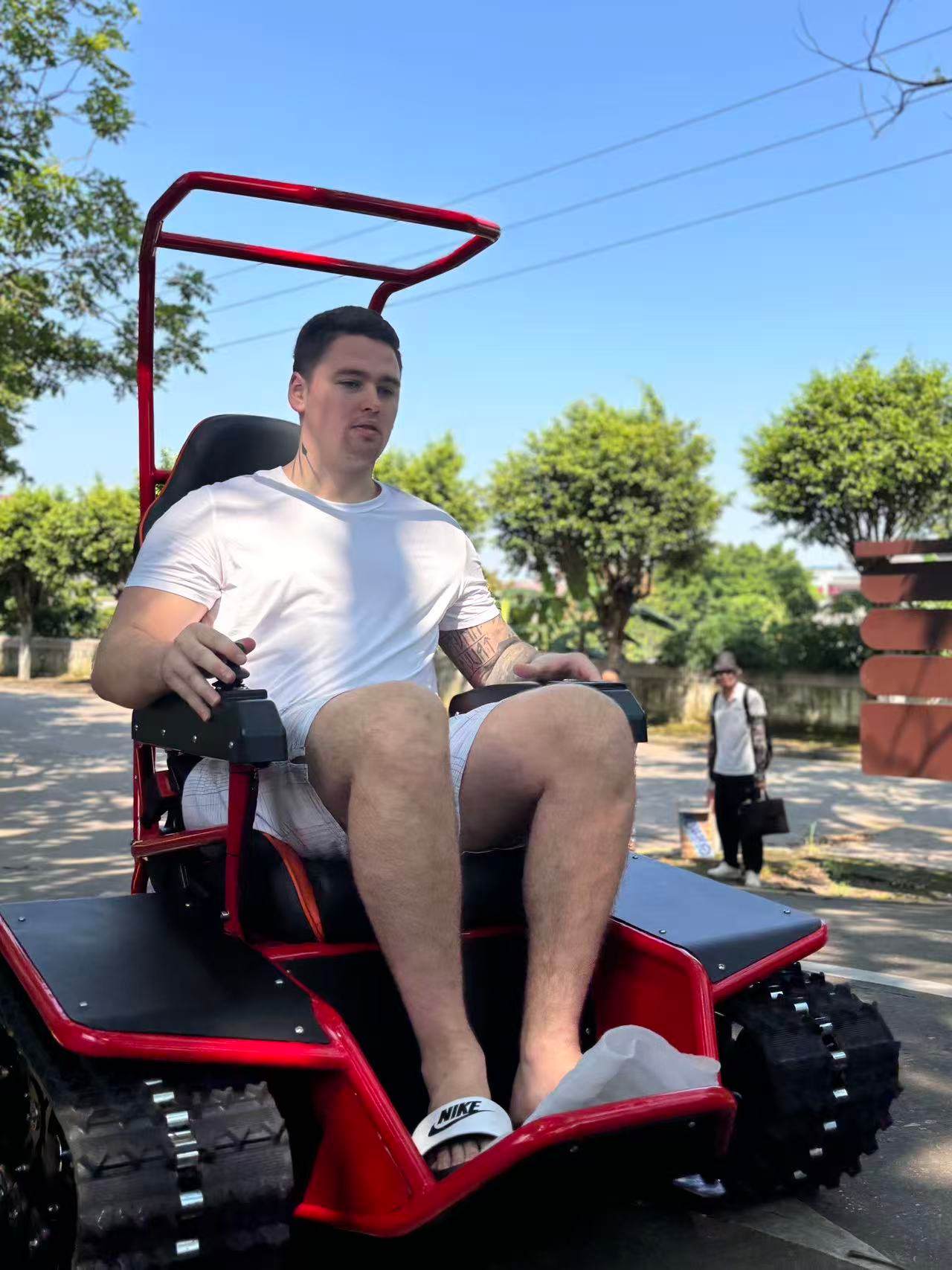 72V Lityum Pil Elektrikli Tüm Arazi Paletli Tekerlekli Sandalye