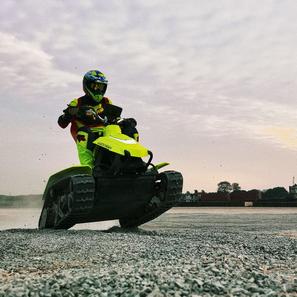 Arazi kullanımı için yüksek performanslı elektrikli kar motosikleti